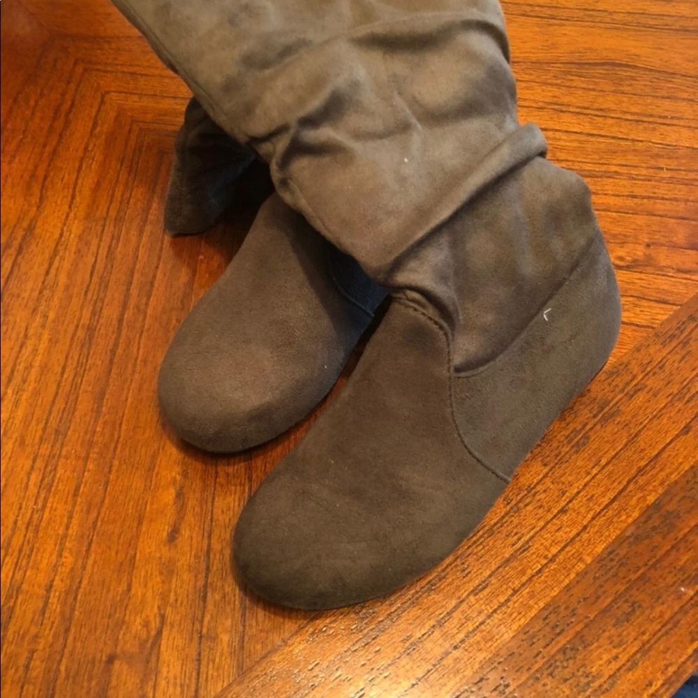 Boots - Picture 2 of 3